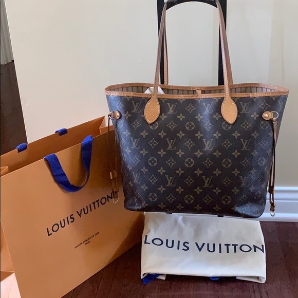 Louis Vuitton Handbags - 🎄🎁HOLIDAY SALE🎁🎄 ✨Authentic LV Neverfull MM✨